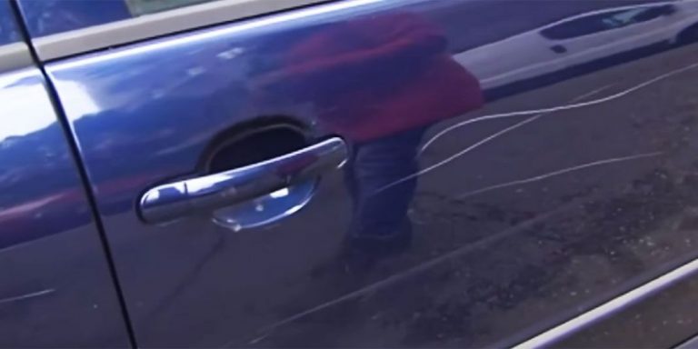 Qué hacer si te han rayado el coche y no sabes quién ha sido