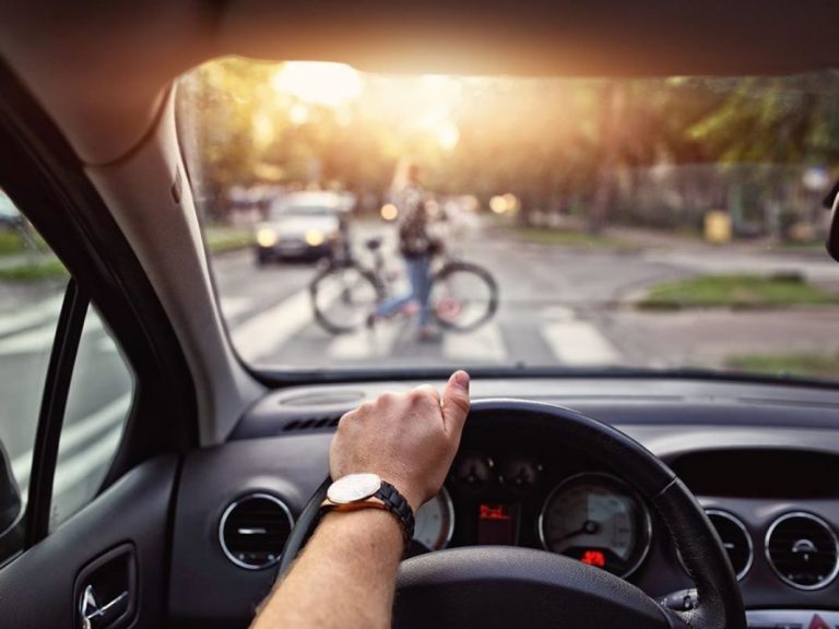 Decathlon, MotorTown, Aurgi… La guerra que mantienen para ofrecerte el accesorio perfecto para tu coche