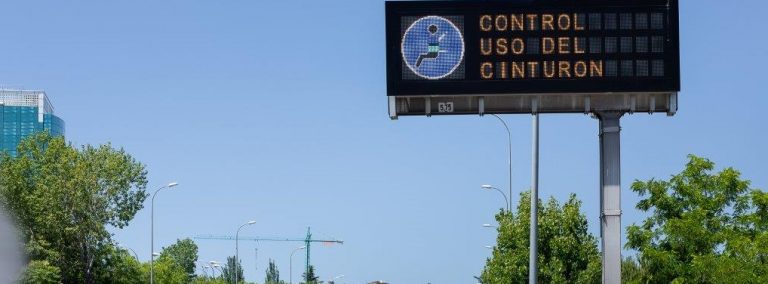 Las cámaras de la DGT que vigilan el cinturón, los semáforos y la línea continua, una a una