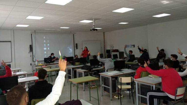De manera fácil y sencilla puedes hacer que la DGT te devuelva dos puntos del carnet