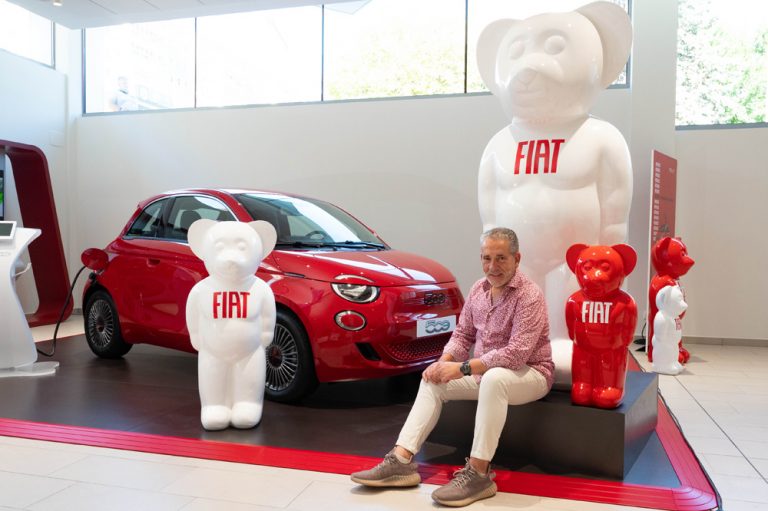 Fiat ficha a dEmo y sus famosos osos ‘de gominola’