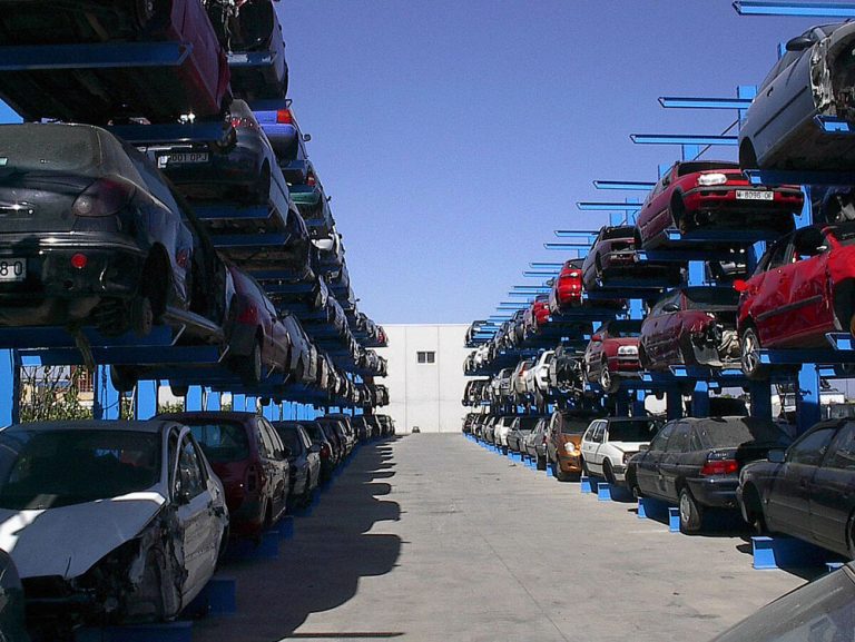 La baja definitiva de los coches ya se puede hacer de forma digital