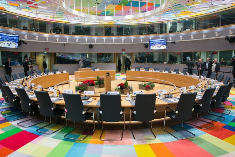 La UE lanza nueva prohibición para 2024 que afectará a miles de coches en España: qué debes hacer