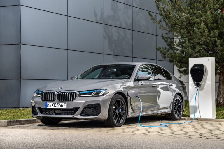 El estudio que deja claro el motivo por el que no tienes un coche híbrido o eléctrico
