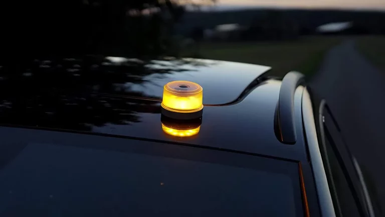 Estas son las luces de emergencia que te va a exigir la DGT