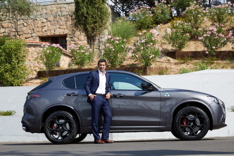 Este es el nuevo coche de Luis Figo