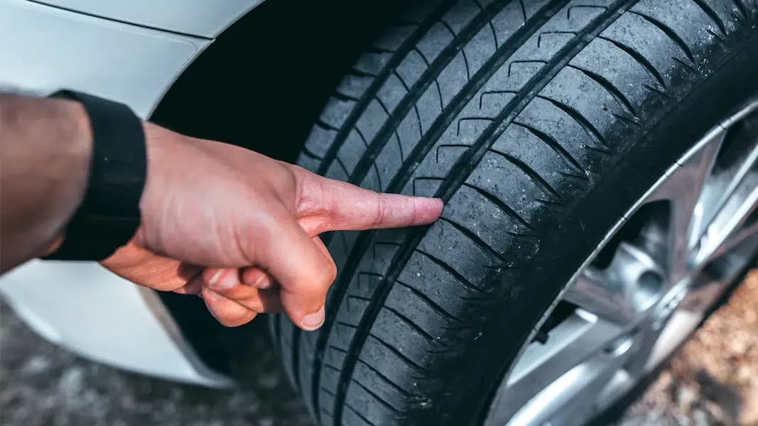 ¿Para qué sirven los ‘pelos’ de los neumáticos?