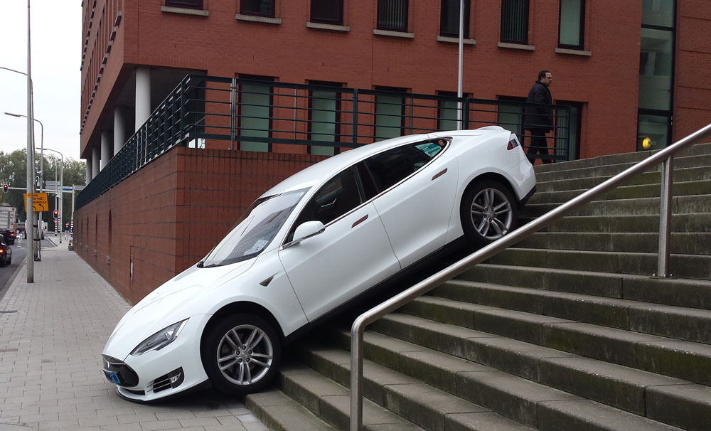 tesla-imagenes-noticia-3 Tesla Model S. Escaleras