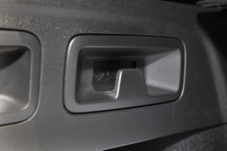 ¿Sabías que Opel esconde tiburones en sus coches? Si tienes un modelo de la marca, búscalos