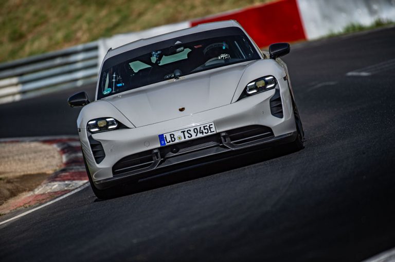 Porsche Taycan Turbo S: se merienda al Tesla Model S Plaid en Nürburgring