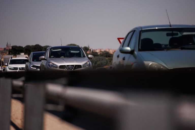 El parque automovilístico español crece hasta los 30 millones de coches pero cada vez es más viejo