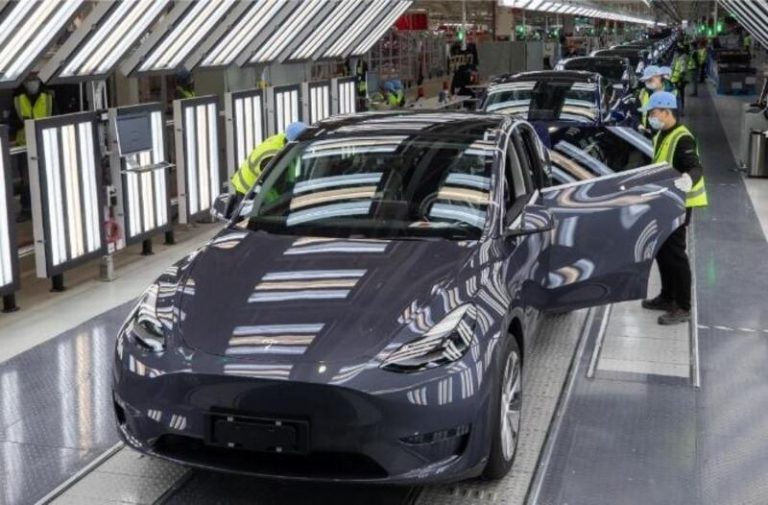 Tesla anuncia retrasos en la cadena de producción en China por la crisis energética