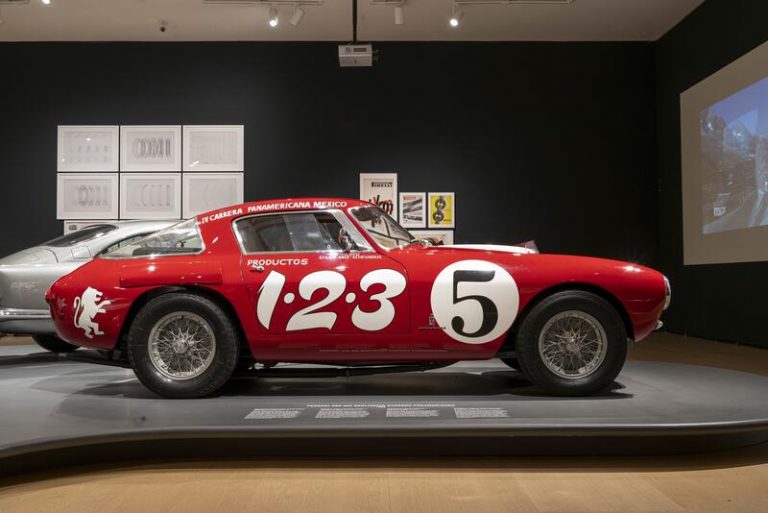 El Ferrari 250 MM llega al Guggenheim Bilbao