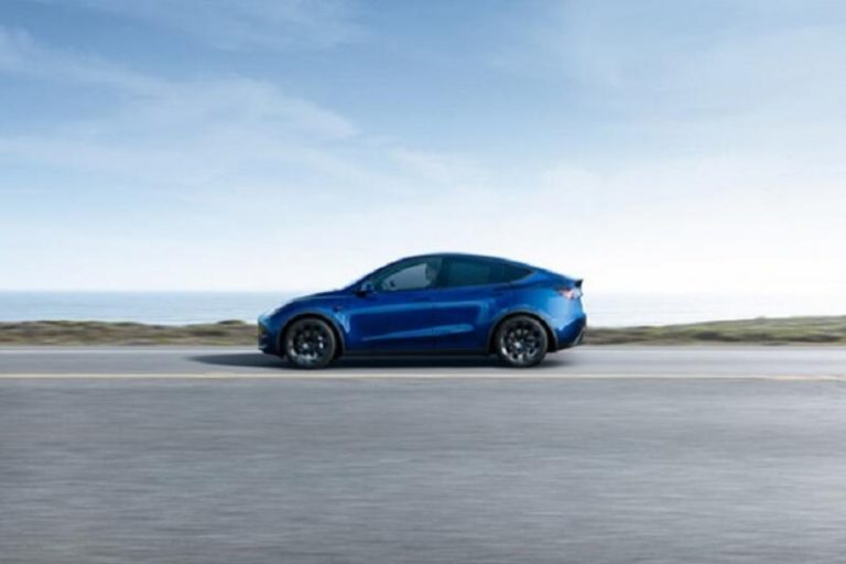 El Tesla Model Y de tracción trasera es la versión básica de la gama y llega a final de año a España