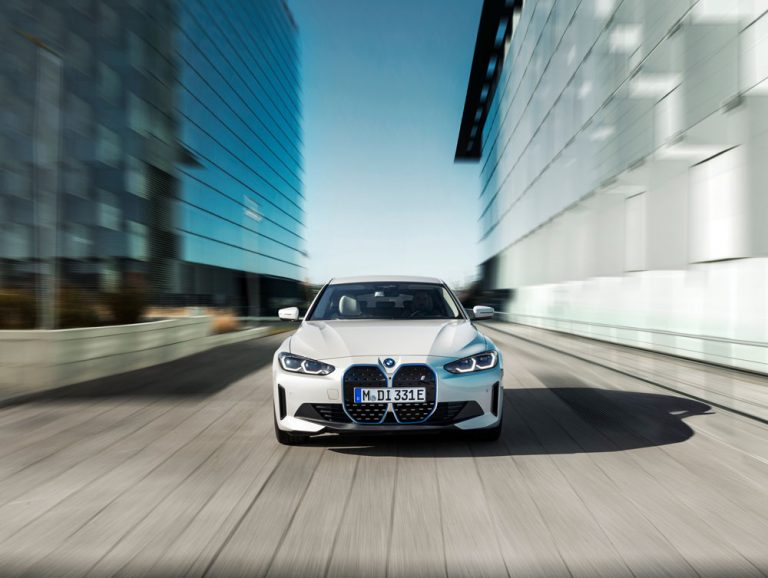 El electrizante BMW i4 estrena versión de acceso