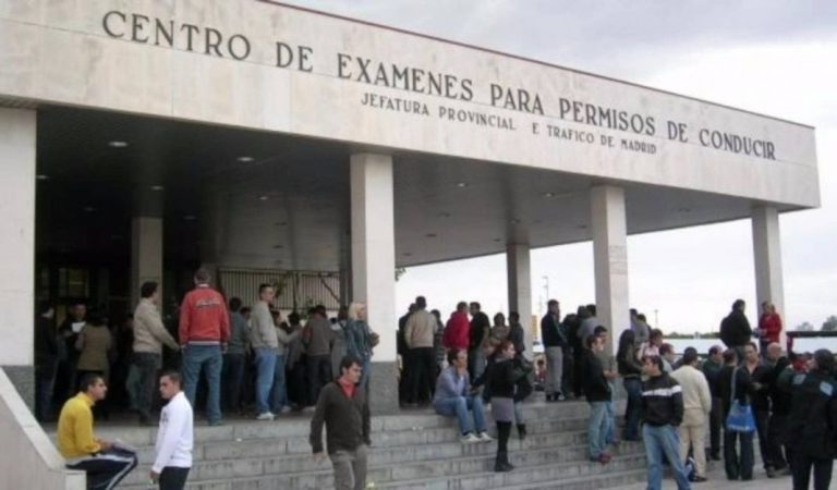 ¿Quieres sacarte el carné de conducir? Esta es la lista de espera que ha provocado la gestión de la DGT