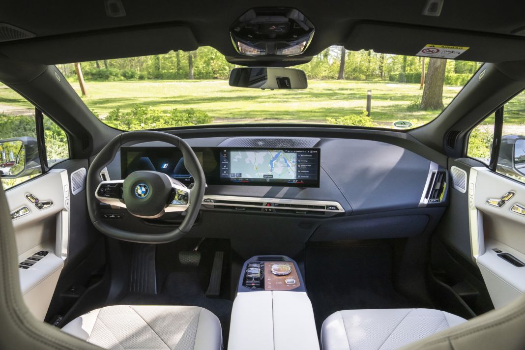 BMW iX