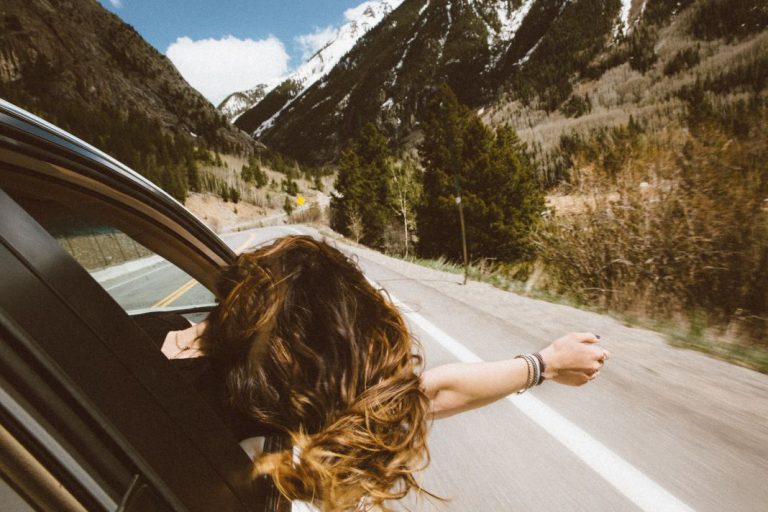 Seis recomendaciones para viajar lo más seguro posible en el coche este verano