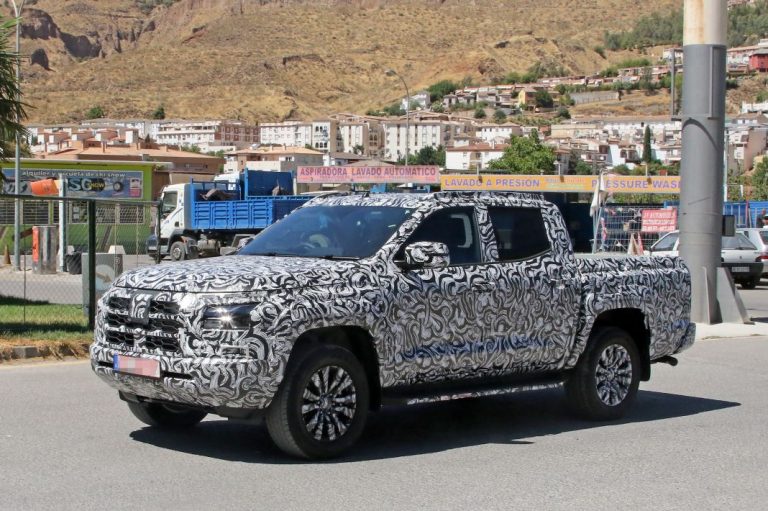 El Mitsubishi L200 va tomando forma… Y enseñando su cuerpo