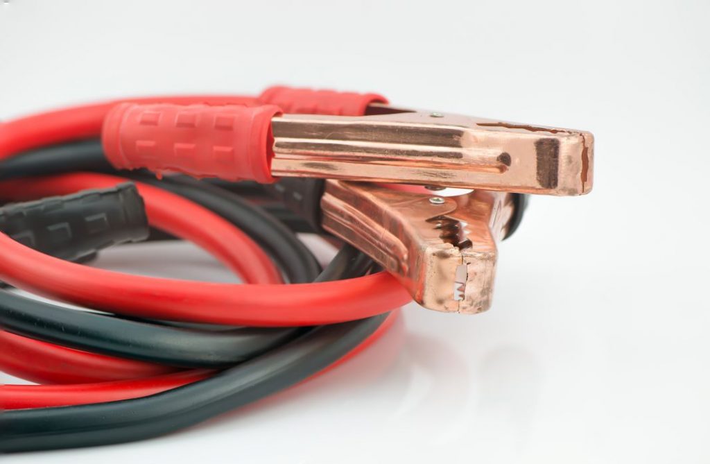 Ver para creer: Este es el accesorio para coche más buscado en MediaMarkt (y no es la V-16) 1 Motor16 pinzas batería