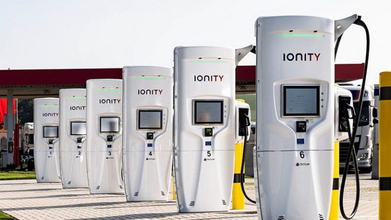La lluvia de millones que llega a España para instalar 1.617 cargadores para coches eléctricos