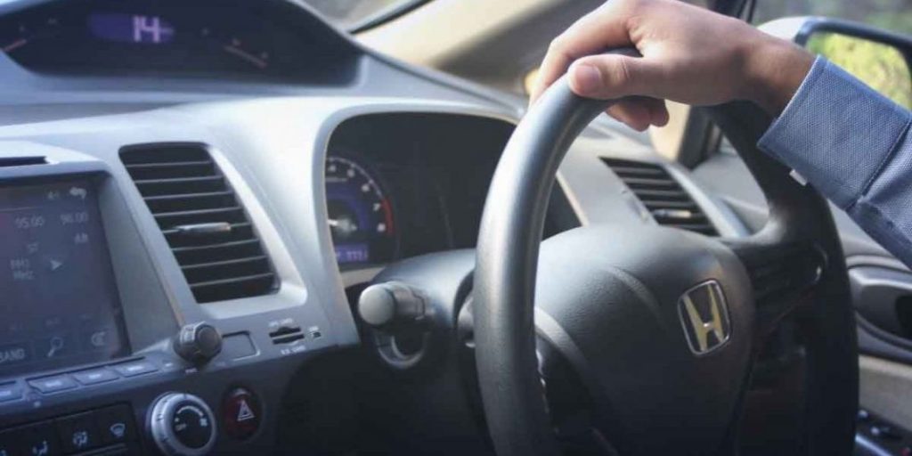 Previamente, ajusta correctamente el volante