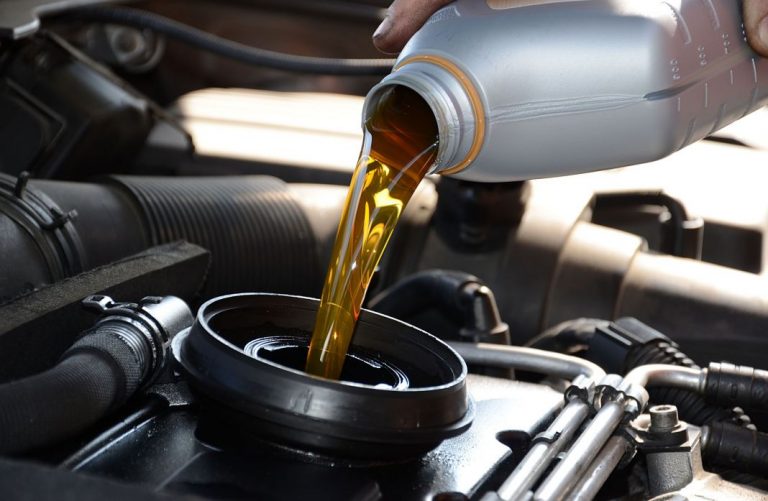 Cómo saber cuándo debes cambiar el aceite de tu coche