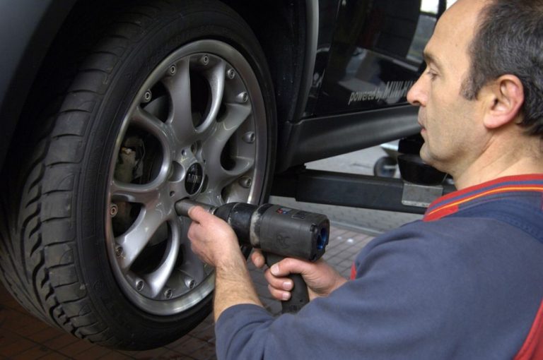 Cómo cambiar las ruedas del coche paso a paso