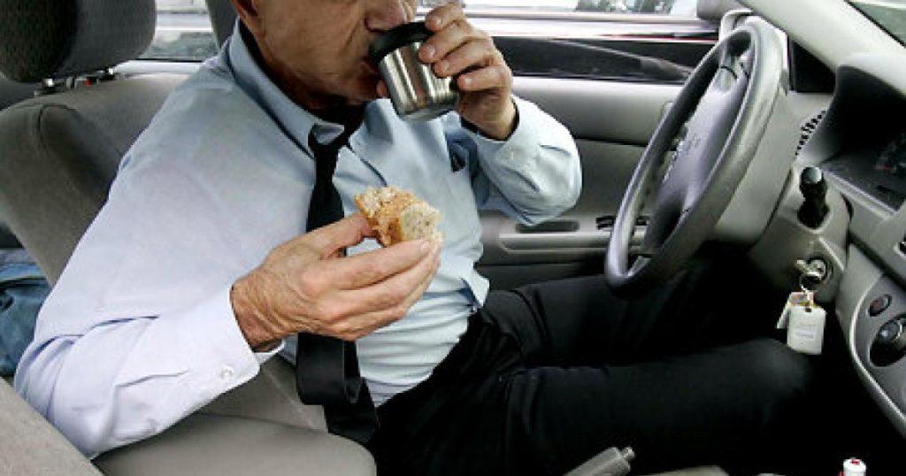 comer dentro del coche