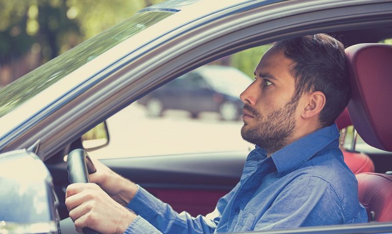 4 pequeños errores que cometes al volante y que pueden traducirse en averías de hasta 3.000 euros