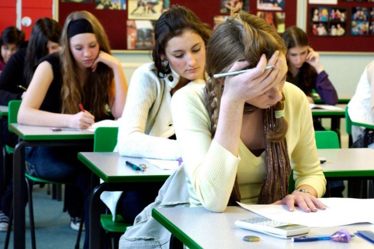 Estas son las preguntas trampa con las que te quiere suspender la DGT en el examen de conducir