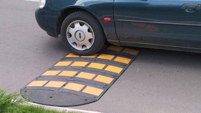 Así debes pasar los badenes para no romper la suspensión de tu coche