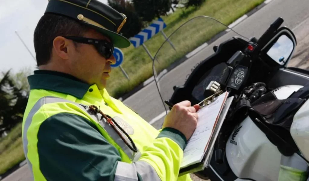 ¿Se multa por circular de esta forma?