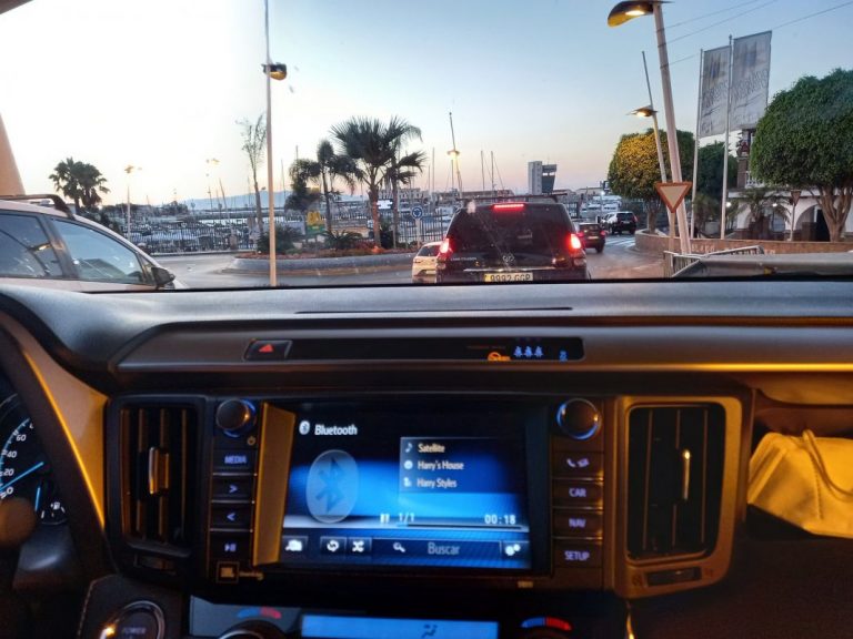 Convertir tu coche en una discoteca se traduce en una multa de 3.000 euros