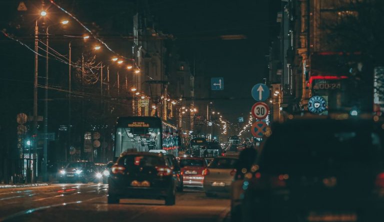 Está prohibido circular de noche con estos coches