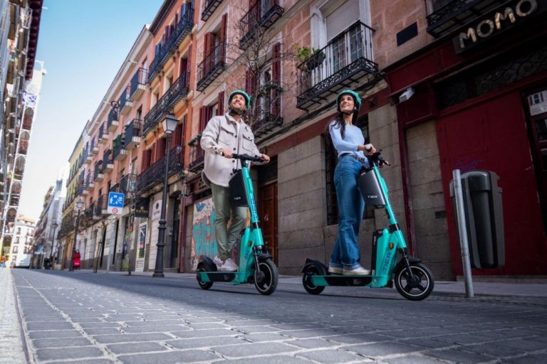El Gobierno lanza dos órdagos a quienes se mueven en patinete eléctrico. Y lo hace antes de 2026