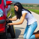 Esta es la multa que la Guardia Civil de Tráfico te puede poner por cambiar una rueda pinchada en la carretera