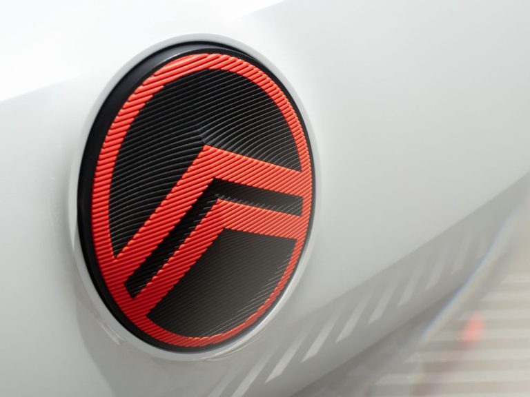 El próximo prototipo de Citroën estrena logo con aire clásico