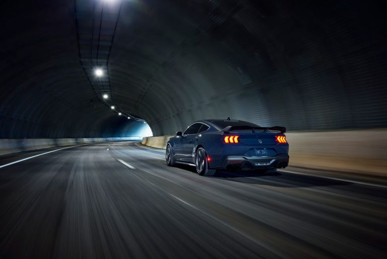 Dark Horse: un Ford Mustang casi de competición