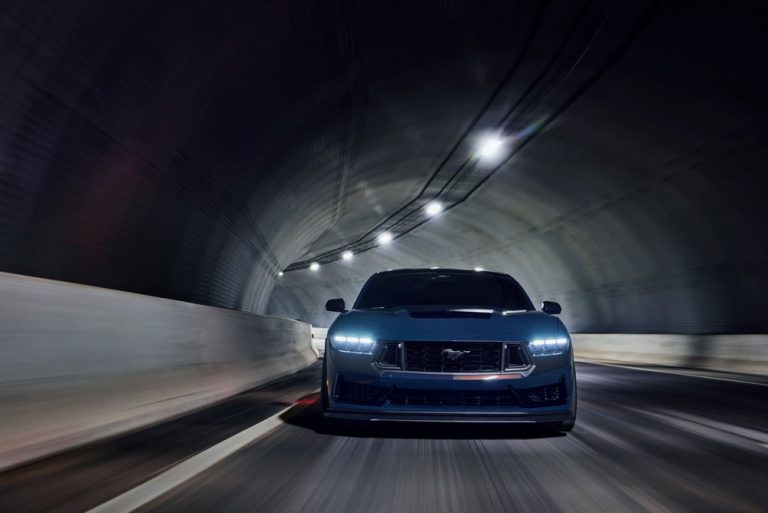 El primer Ford Mustang Dark Horse se vende a 183 euros el kilo