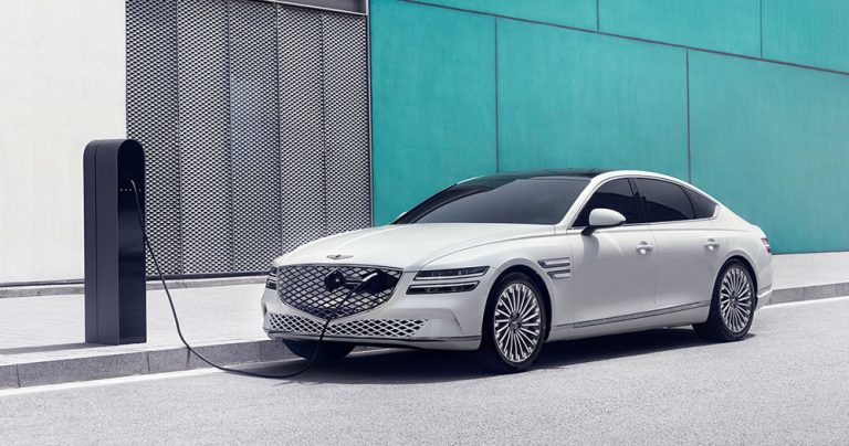 Una nueva berlina eléctrica llega a Europa: este Genesis Electrified G80