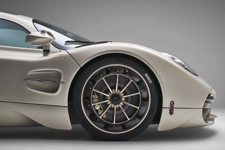 Pirelli firma los zapatos del exclusivo Pagani Utopia