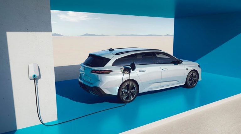 Peugeot E-308. Llega la versión eléctrica del compacto francés