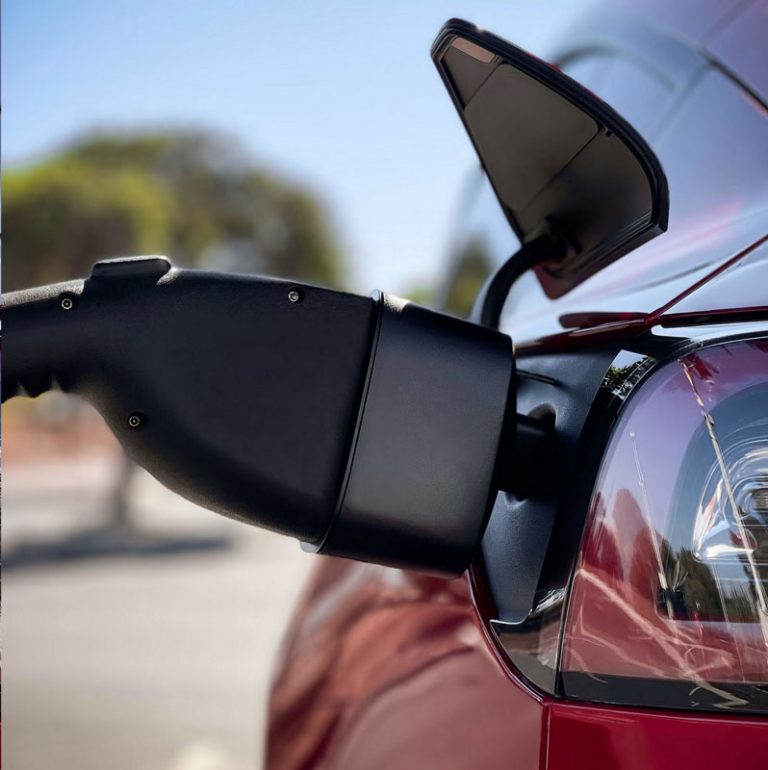 El adaptador perfecto para cargar tu Tesla en cualquier punto