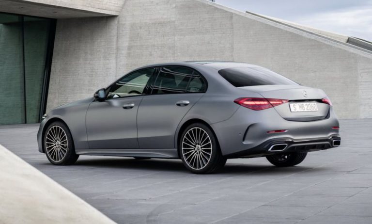 Si tu Mercedes-Benz Clase C tiene goteras, podría salir ardiendo