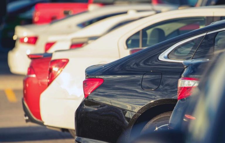 Siguen subiendo los precios de los coches de ocasión: en agosto llegaron a los 19.800 euros