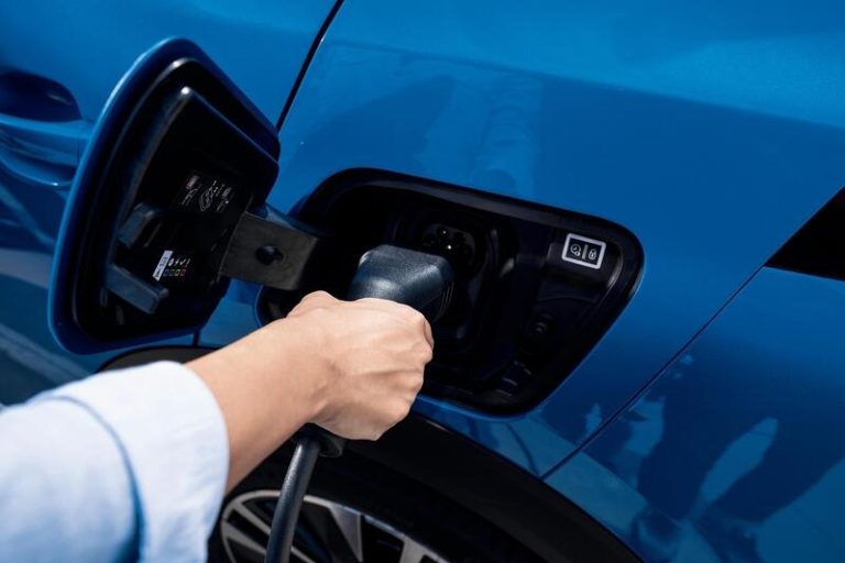 Más de la mitad de los españoles no quiere coches de combustión, según la encuesta de movilidad de Northgate