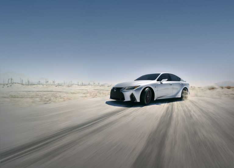 Lexus actualiza su sensacional IS, incluido el 500 F Sport con su V8