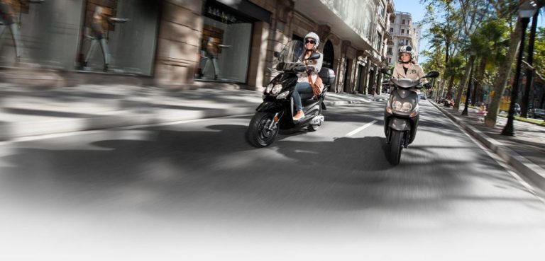 La increíble multa que ha puesto la DGT por circular en ciclomotor por el arcén