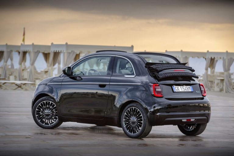 El Fiat 500e apuesta por la movilidad eléctrica con estilo